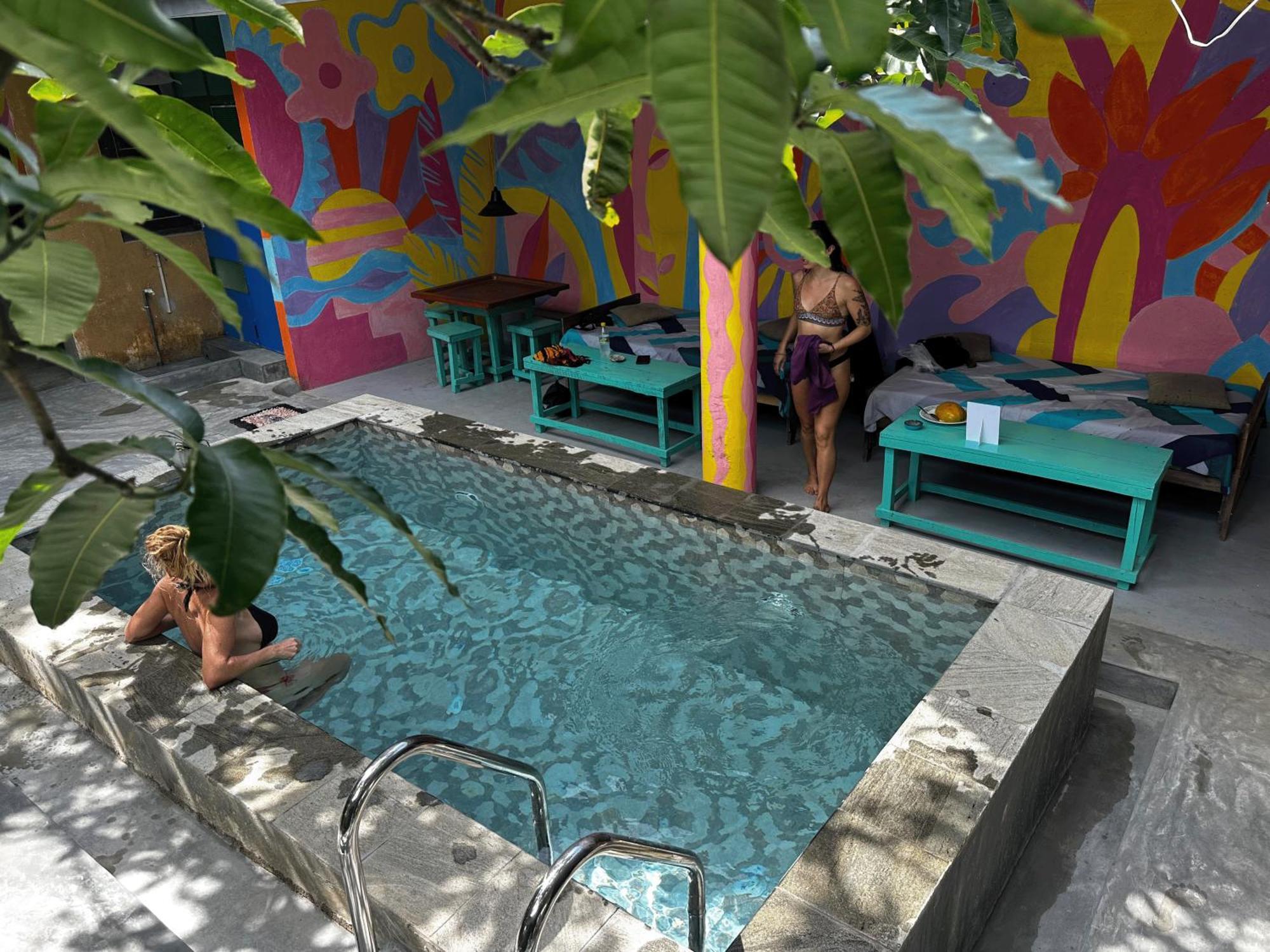 Cycling Backpacker Hostel & Cafe Unawatuna Exterior photo